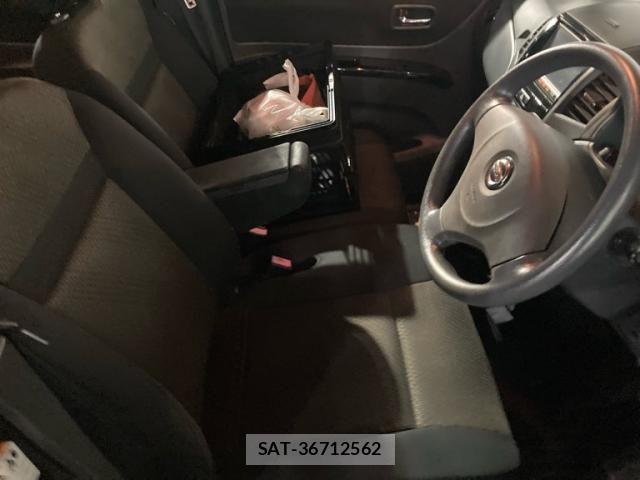 Nissan ROOX 2013-02 8527163-9