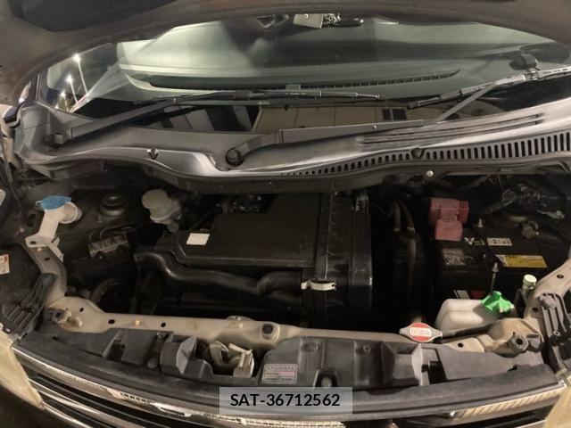 Nissan ROOX 2013-02 8527163-12