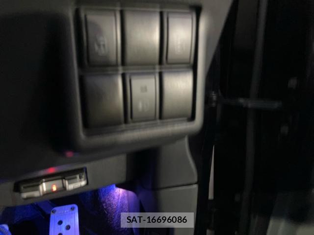 Nissan ROOX 2010-10 8563449-11