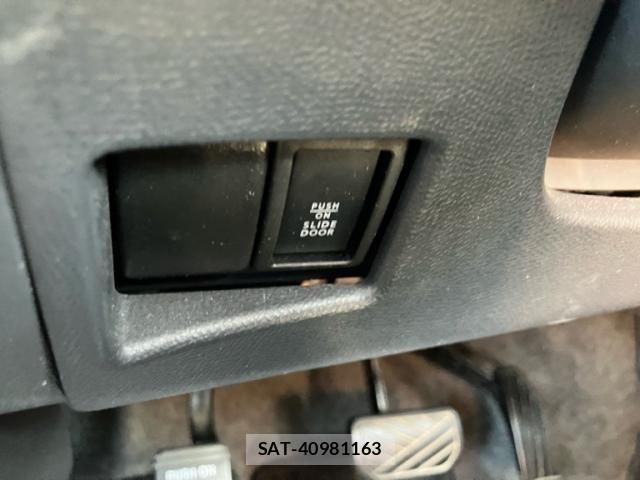 Nissan ROOX 2011-10 8563446-22