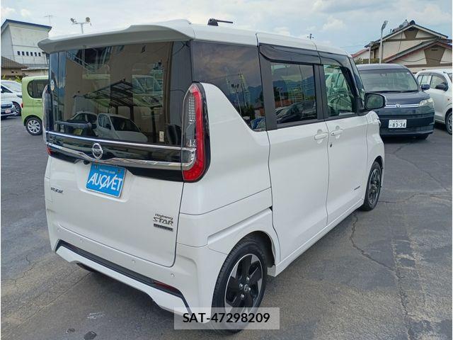 Nissan ROOX 2023-01 8563442-3