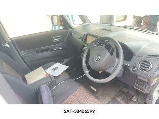 Nissan ROOX 2011-08 8563450-9