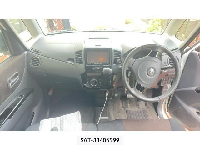 Nissan ROOX 2011-08 8563450-11