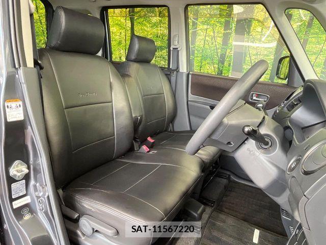 Nissan ROOX 2012-01 8628732-7