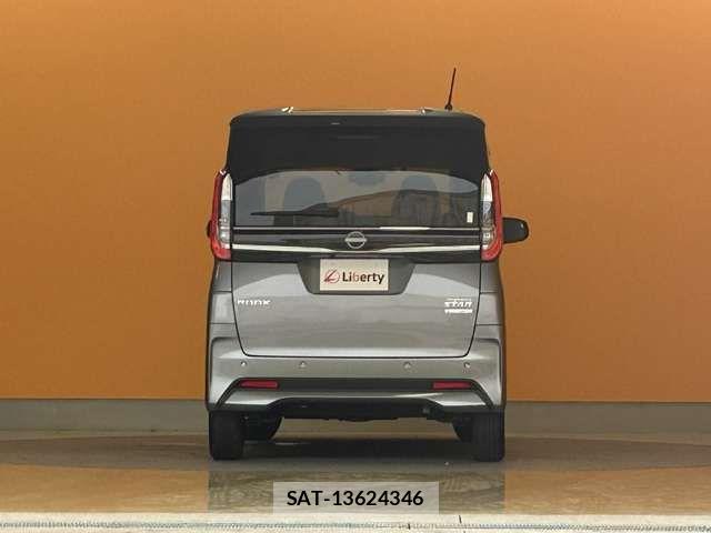 Nissan ROOX 2023-08 8628721-17