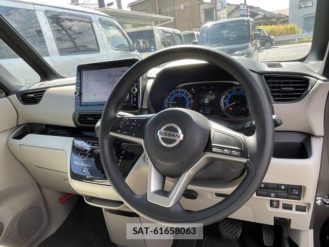 Nissan ROOX 2022-02 8666847-9