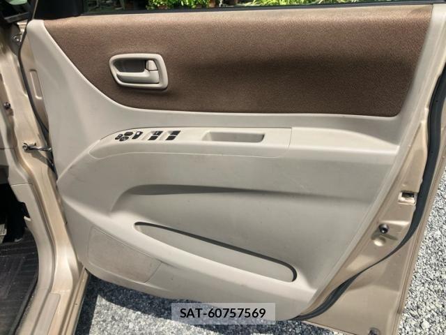 Nissan ROOX 2010-03 8661355-11