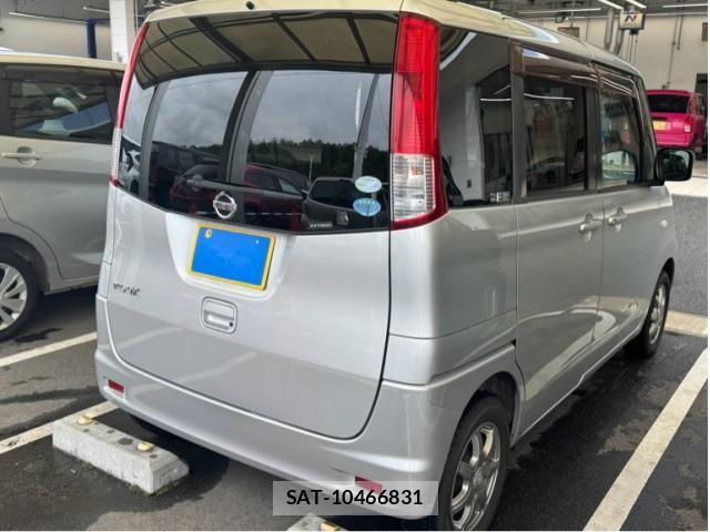 Nissan ROOX 2010-04 8661356-1