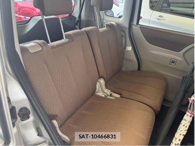 Nissan ROOX 2010-04 8661356-5