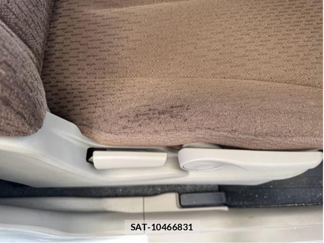 Nissan ROOX 2010-04 8661356-7