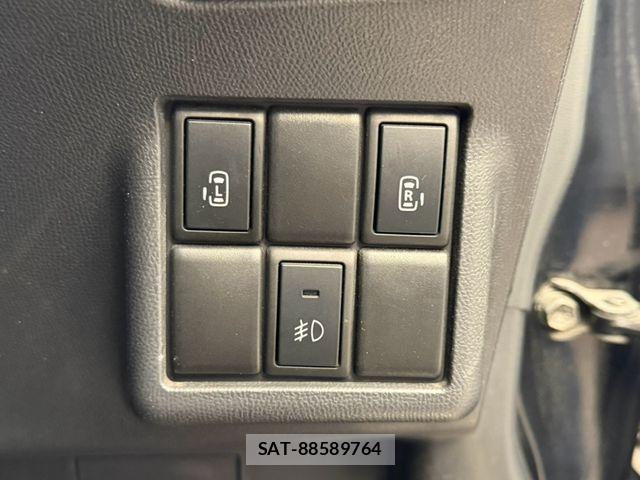 Nissan ROOX 2012-02 8661350-13