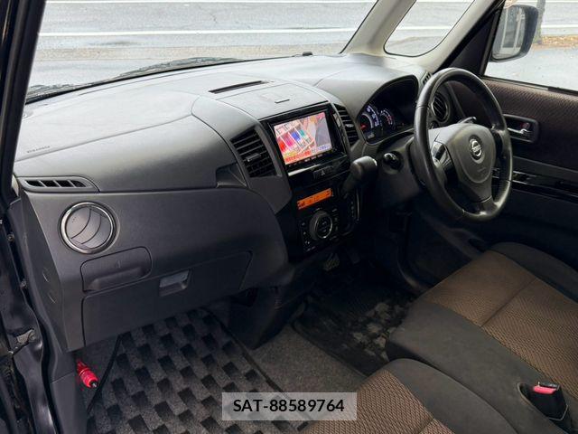 Nissan ROOX 2012-02 8661350-2