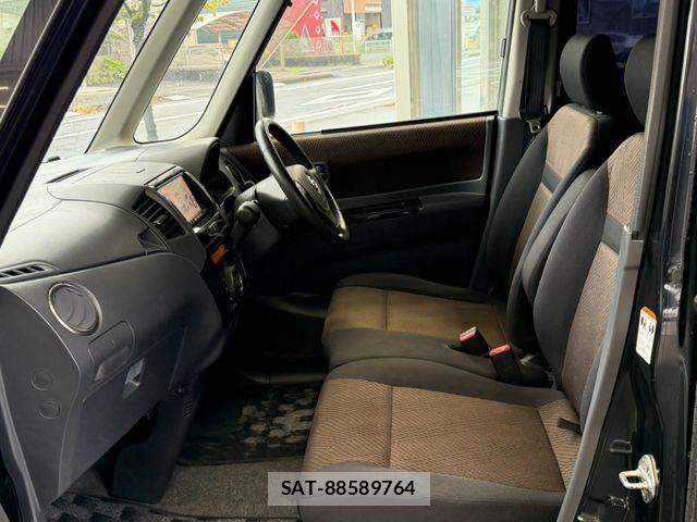 Nissan ROOX 2012-02 8661350-3