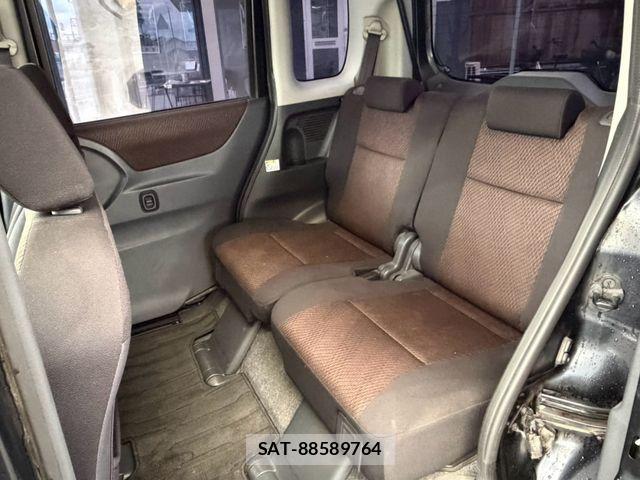 Nissan ROOX 2012-02 8661350-4