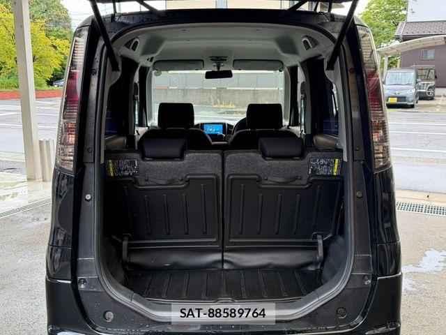 Nissan ROOX 2012-02 8661350-6