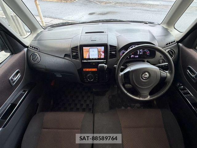Nissan ROOX 2012-02 8661350-7