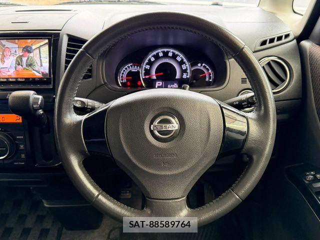 Nissan ROOX 2012-02 8661350-8