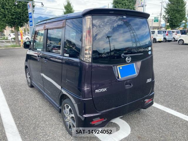 Nissan ROOX 2010-05 8686477-3
