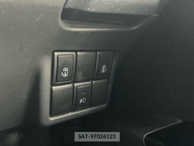 Nissan ROOX 2012-01 8686473-12