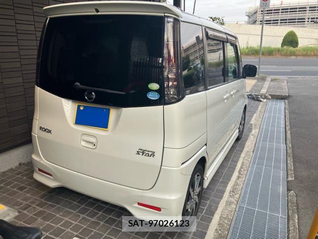 Nissan ROOX 2012-01 8686473-2
