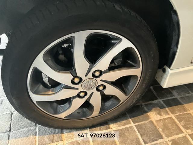 Nissan ROOX 2012-01 8686473-3
