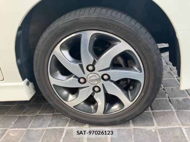 Nissan ROOX 2012-01 8686473-4