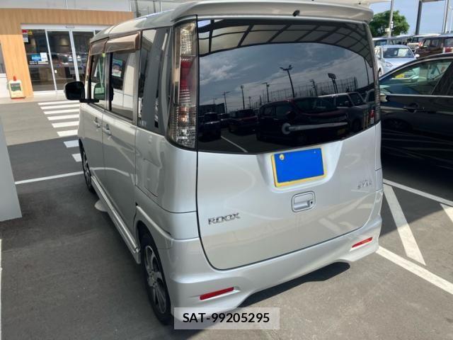 Nissan ROOX 2012-07 8686476-4