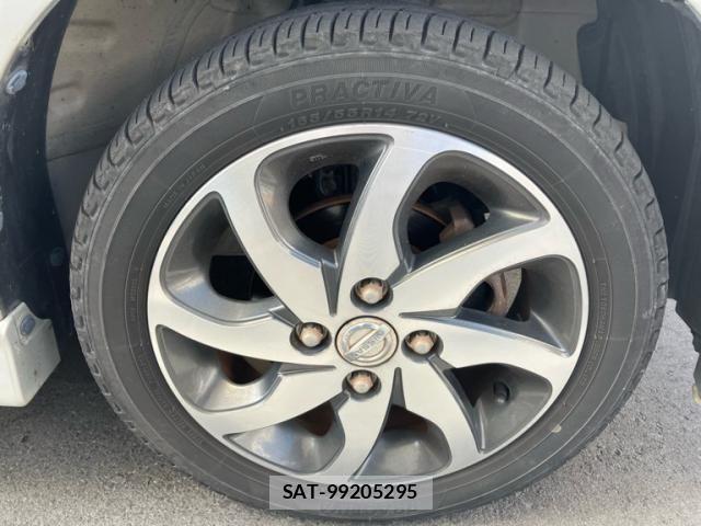 Nissan ROOX 2012-07 8686476-6