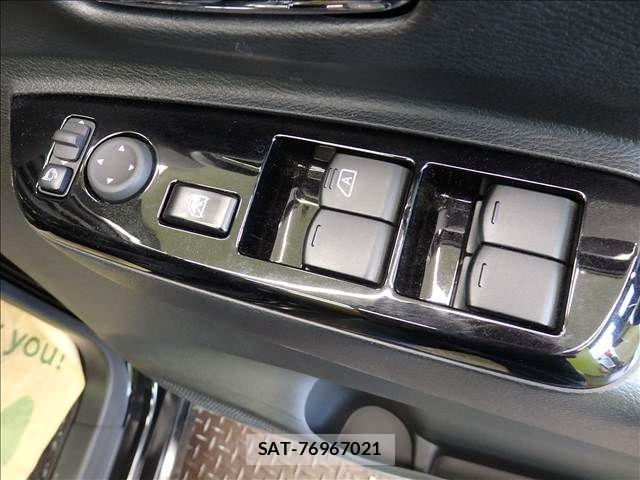 Nissan ROOX 2023-12 8745617-18