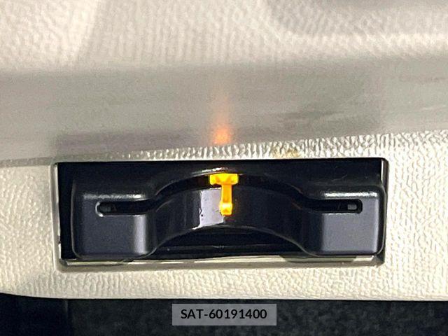 Nissan ROOX 2012-07 8781890-3