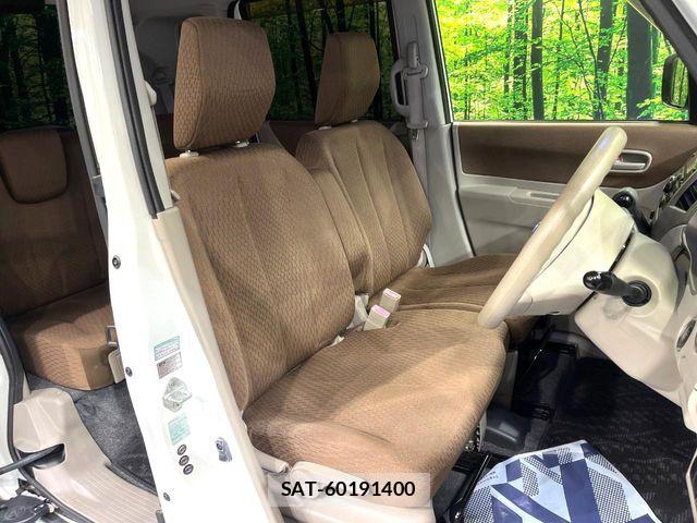 Nissan ROOX 2012-07 8781890-6