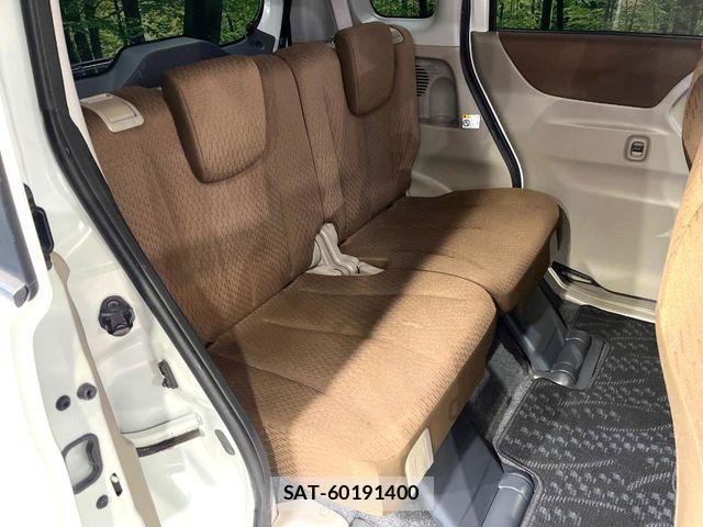 Nissan ROOX 2012-07 8781890-7