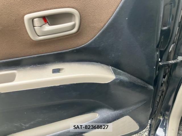 Nissan ROOX 2011-08 8781892-12