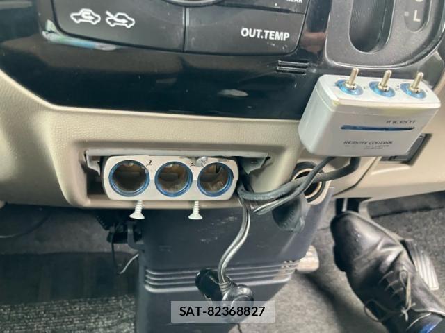 Nissan ROOX 2011-08 8781892-16