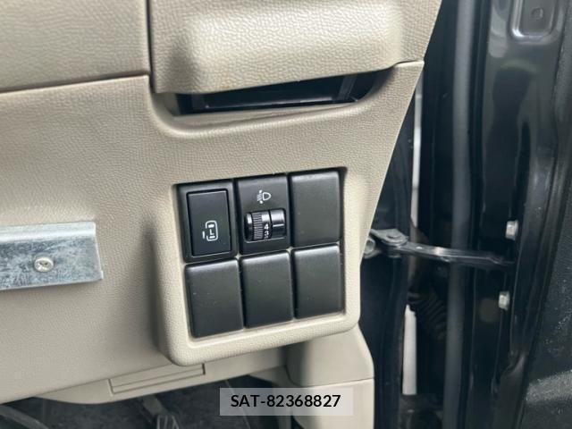 Nissan ROOX 2011-08 8781892-18