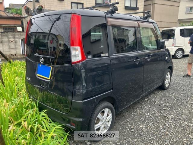 Nissan ROOX 2011-08 8781892-6