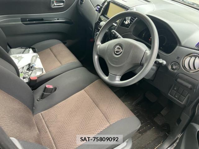 Nissan ROOX 2010-04 8781891-11