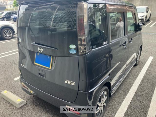 Nissan ROOX 2010-04 8781891-2