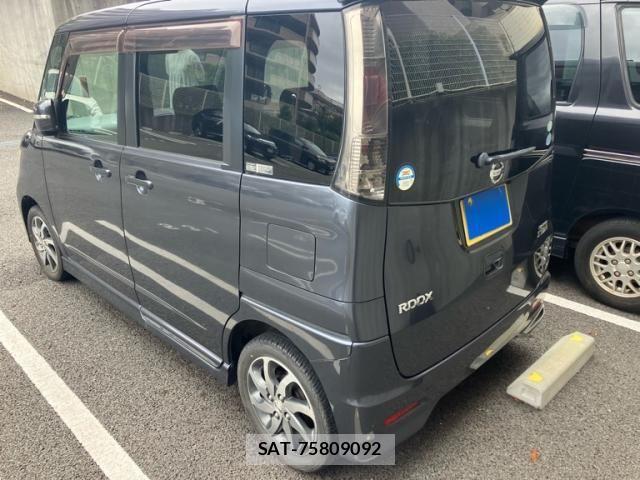 Nissan ROOX 2010-04 8781891-3