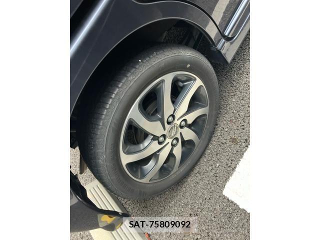 Nissan ROOX 2010-04 8781891-5