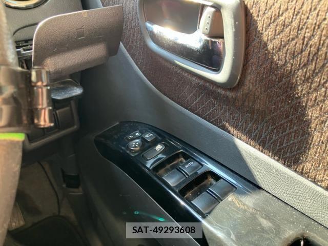 Nissan ROOX 2012-09 8781893-14
