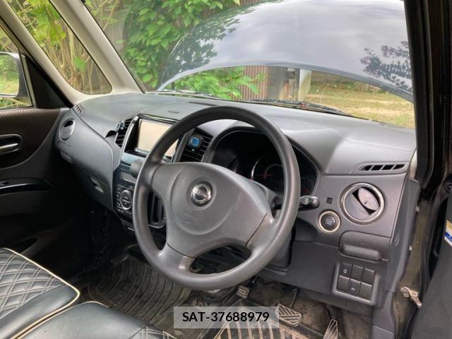 Nissan ROOX 2011-08 8797376-10