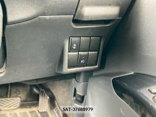 Nissan ROOX 2011-08 8797376-16