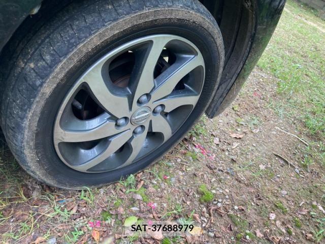 Nissan ROOX 2011-08 8797376-5