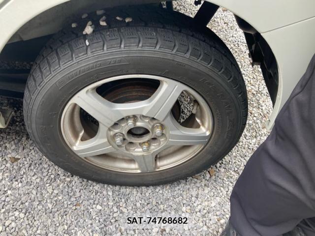 Nissan ROOX 2012-04 8831400-9