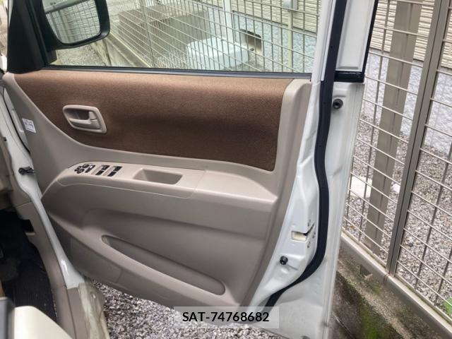 Nissan ROOX 2012-04 8831400-12