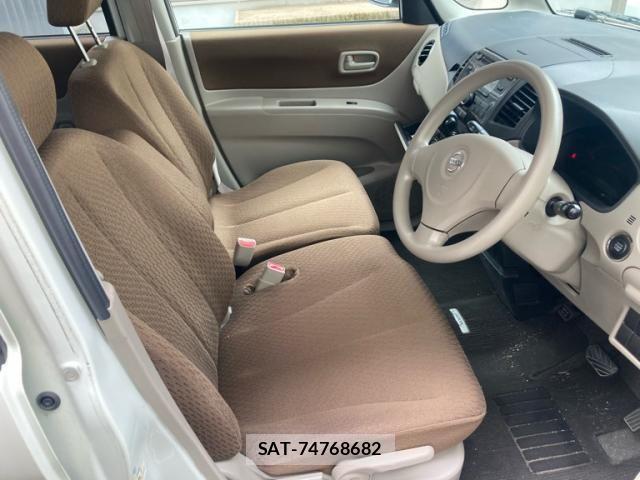 Nissan ROOX 2012-04 8831400-13
