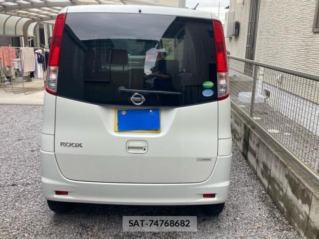Nissan ROOX 2012-04 8831400-4