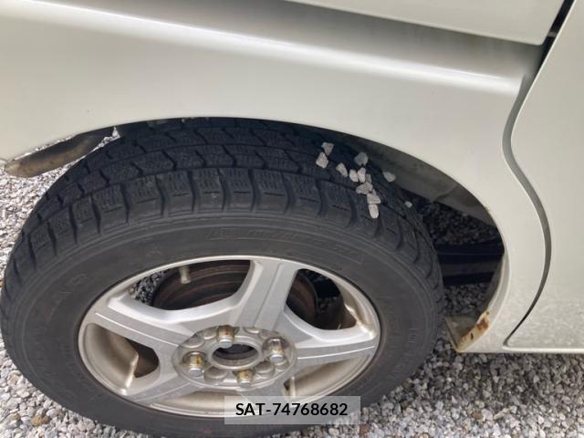 Nissan ROOX 2012-04 8831400-8