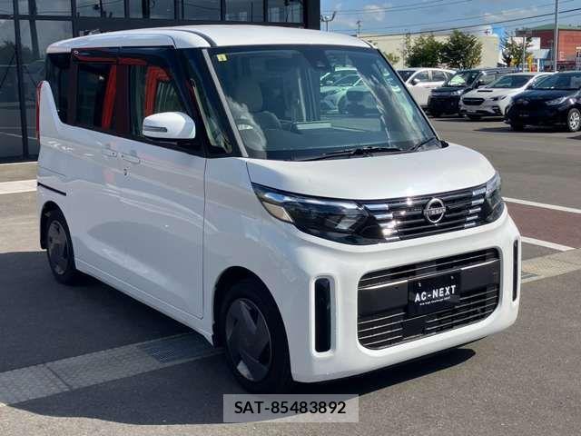 Nissan ROOX 2023-09 8831385-16